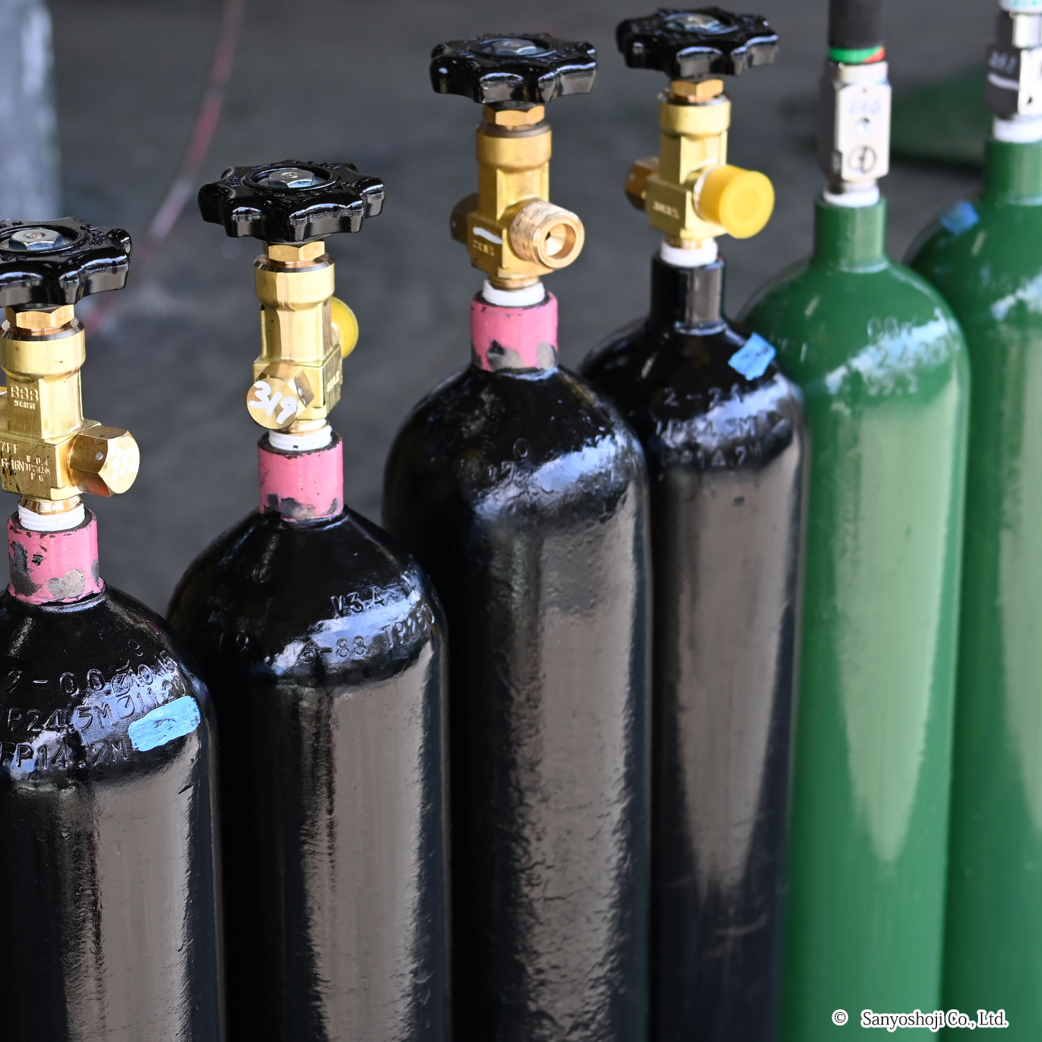 小さい高圧ガスボンベ3.4L容器