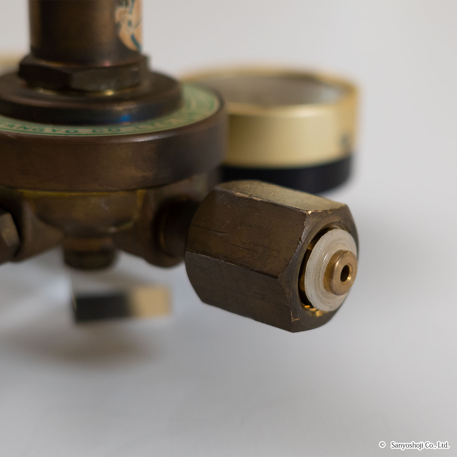 炭酸ガス30kgと47L（7000M3）ボンベとの比較