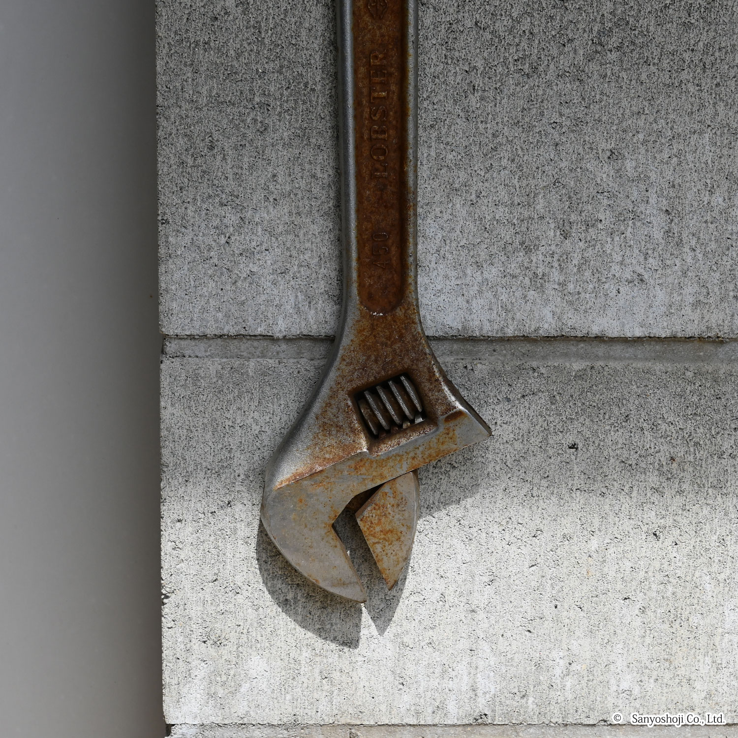 高圧ガス窒素のボンベのレギュレータ取付口