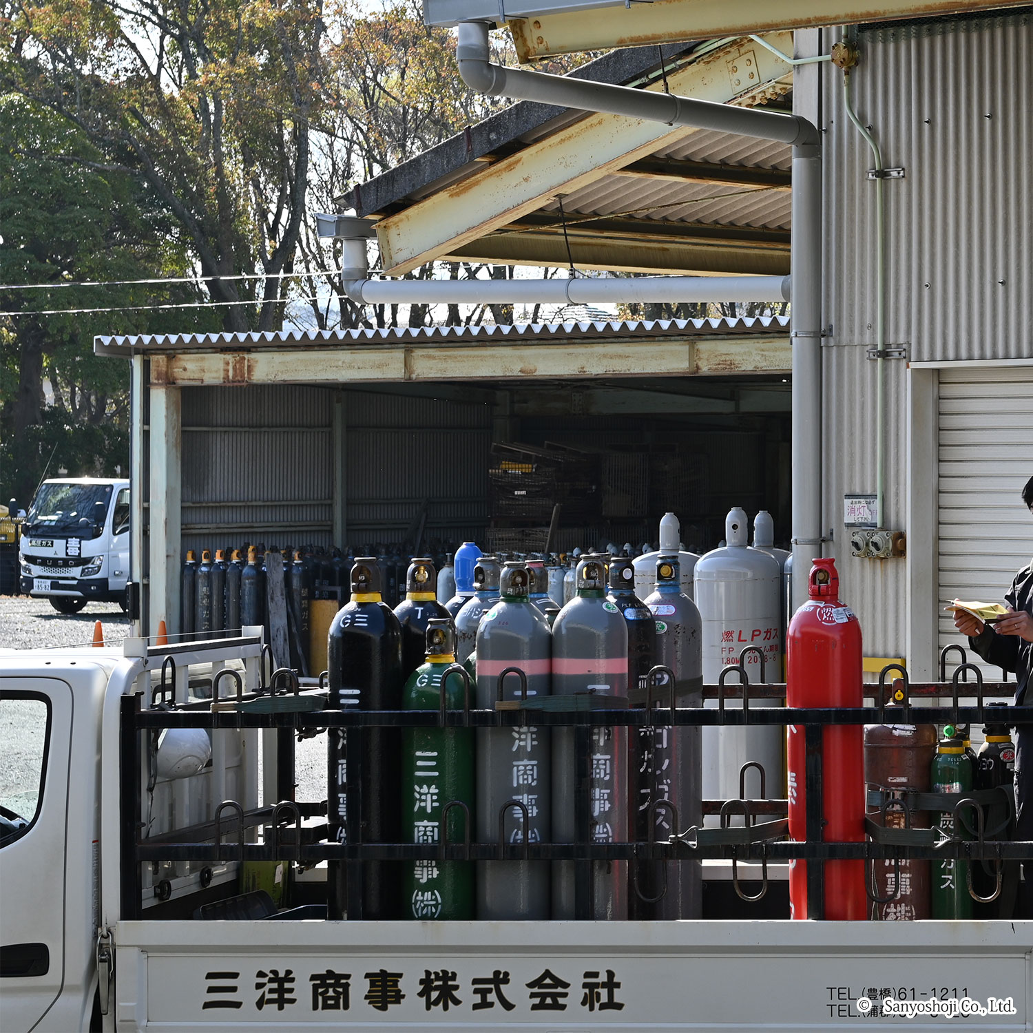 超低温液化ガスのトラック