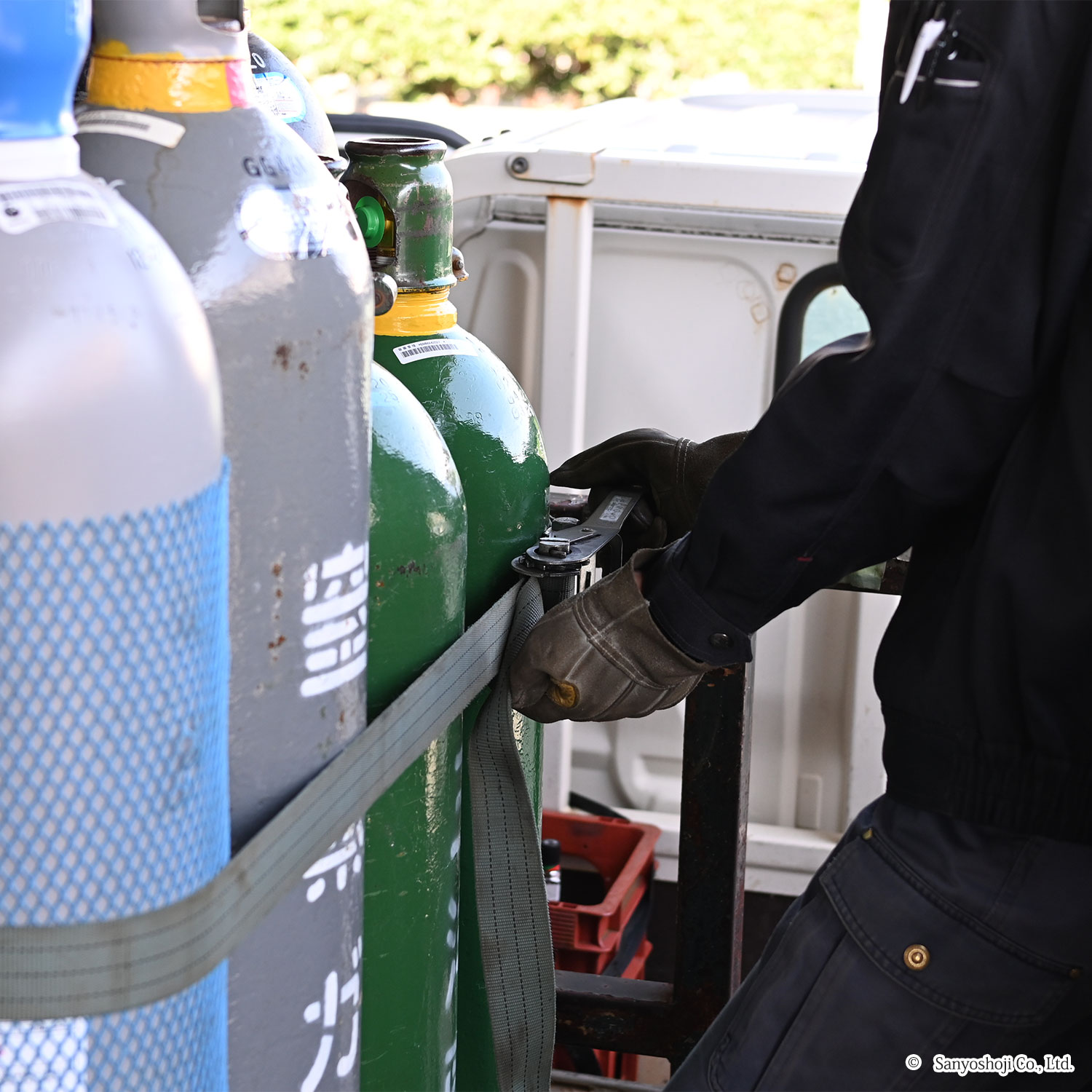 ボンベ運搬時の固定